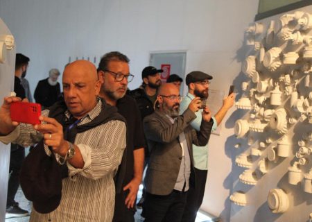 بازدید هنرمندان مطرح آمریکای لاتین از موزه ملی انقلاب اسلامی و دفاع مقدس