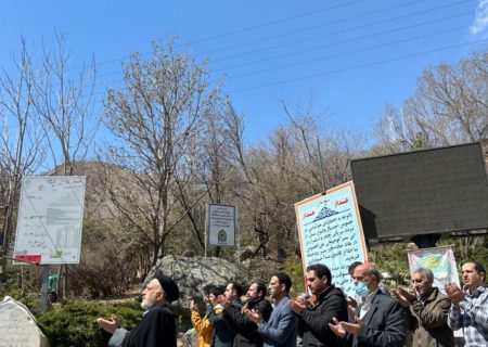 نماز جماعت در بوستان های شمال تهران اقامه می شود